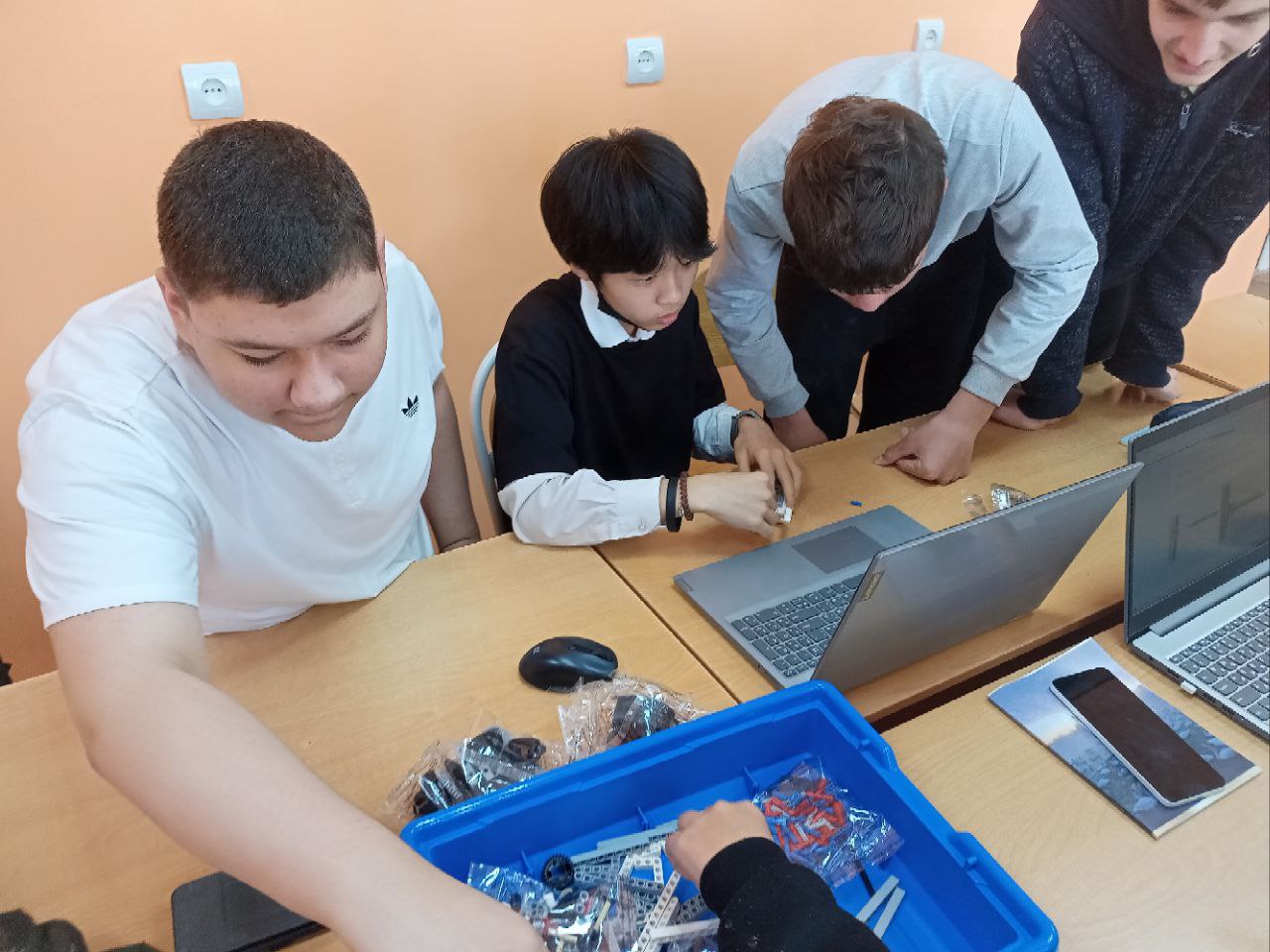 первое занятие по робототехнике