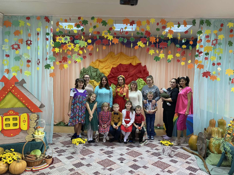 Утренник "В гостях у Маши и Дуняши" (подготовительная группа).